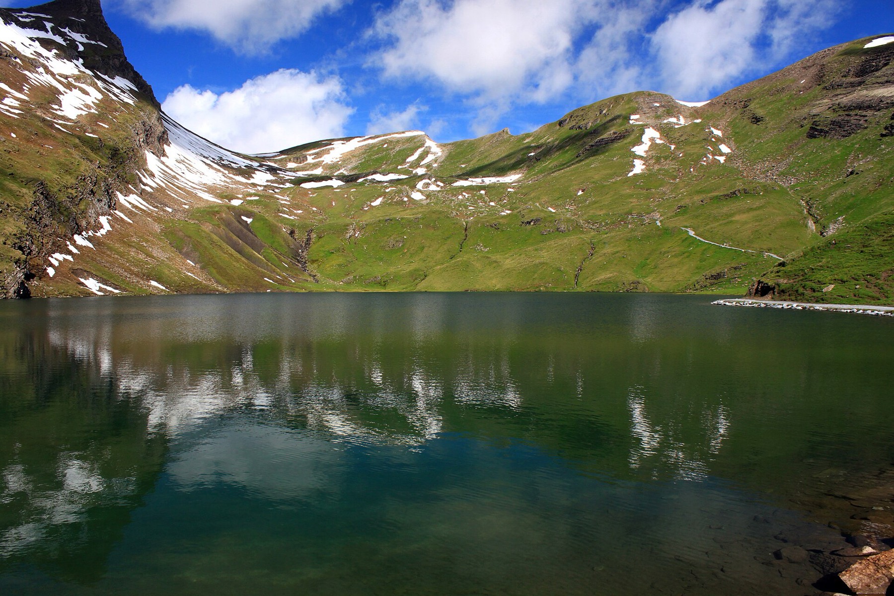 Bachalpsee reflecting the peaks above Grindelwald First