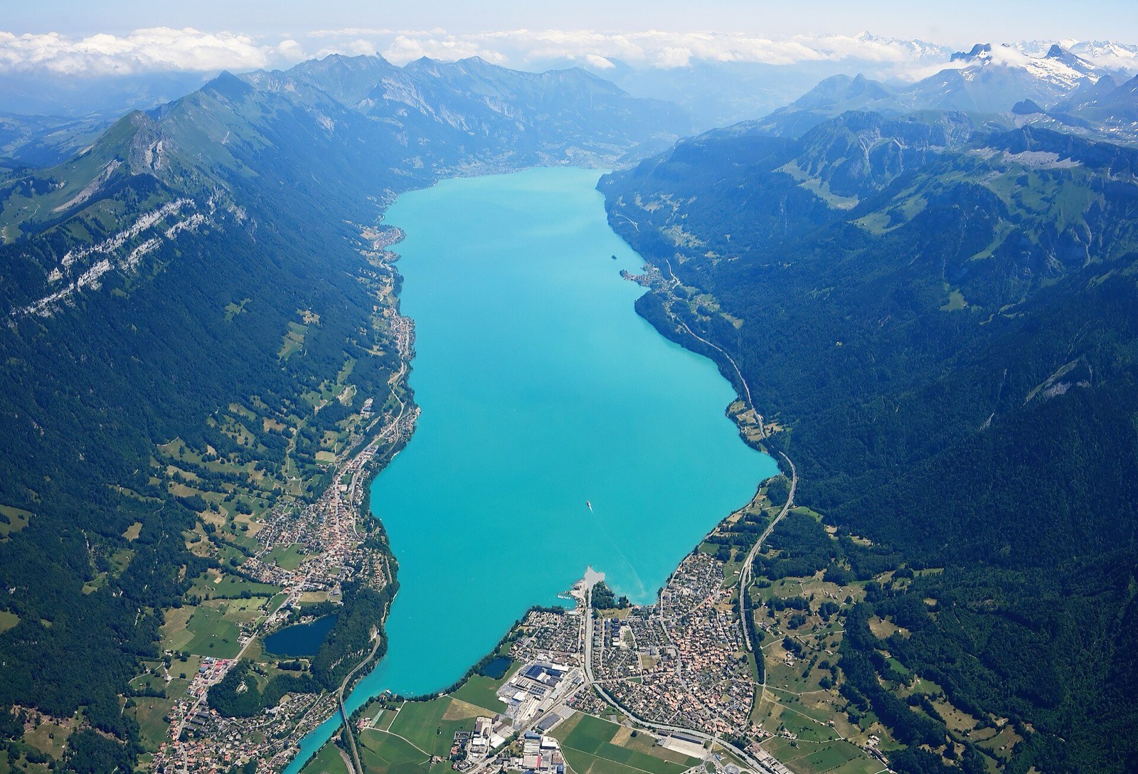 The turquoise water of Lake Brienz